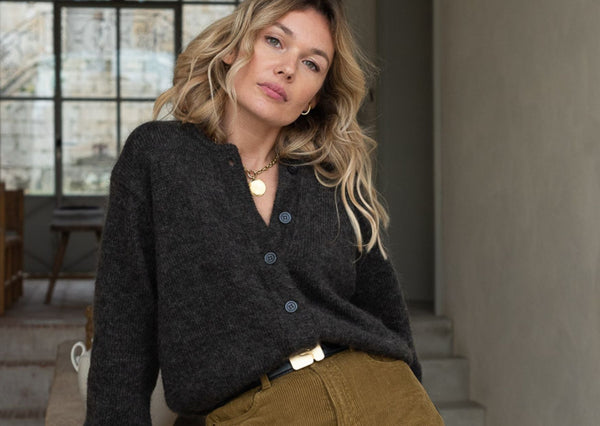 cardigan en maille gris foncé