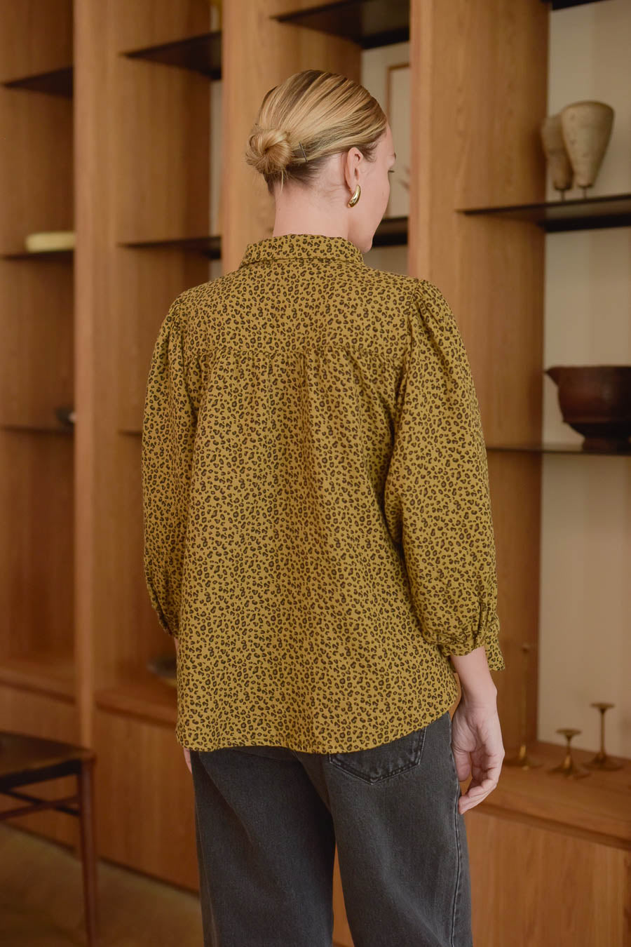 Vue de dos chemise femme léopard Marlot Paris