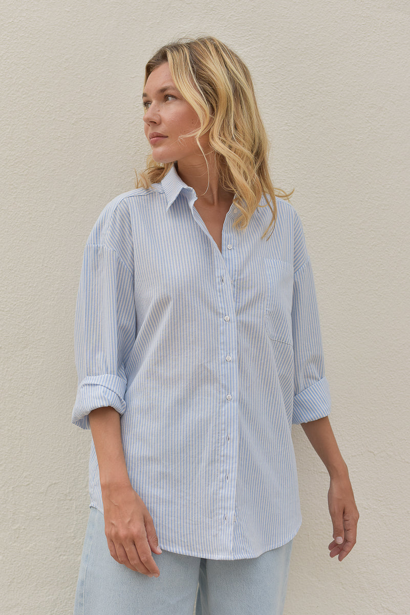 Portrait chemise femme rayures été blanc bleu marlot paris