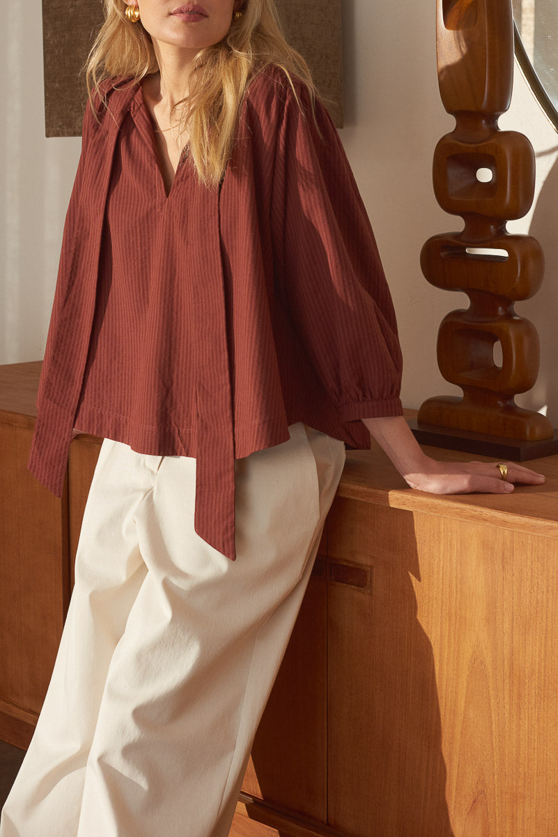 Détail col lavallière blouse femme coton brun Marlot Paris