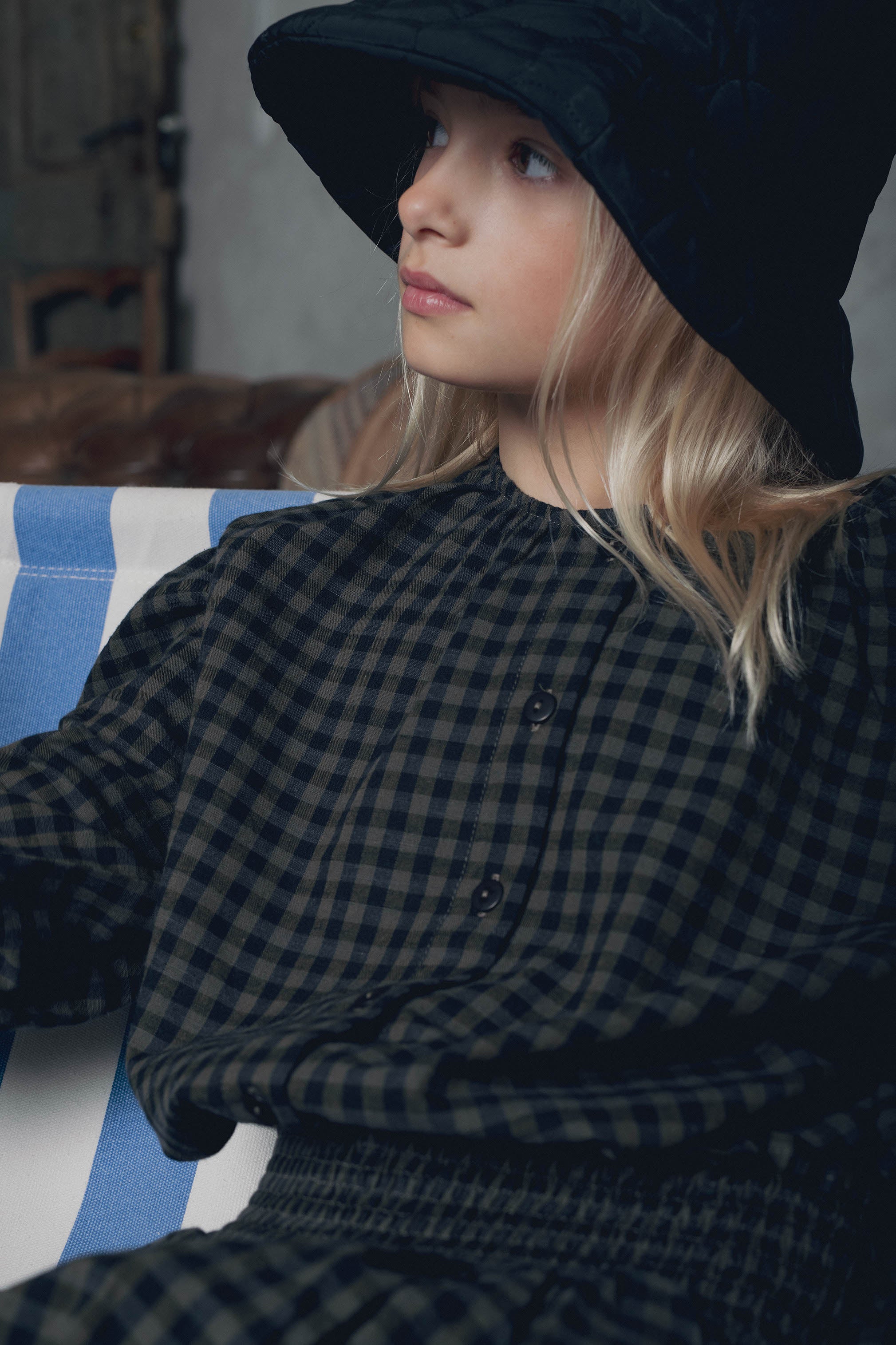 Détail tissu et boutonnage blouse fille vichy kaki collection hiver Marlot Paris