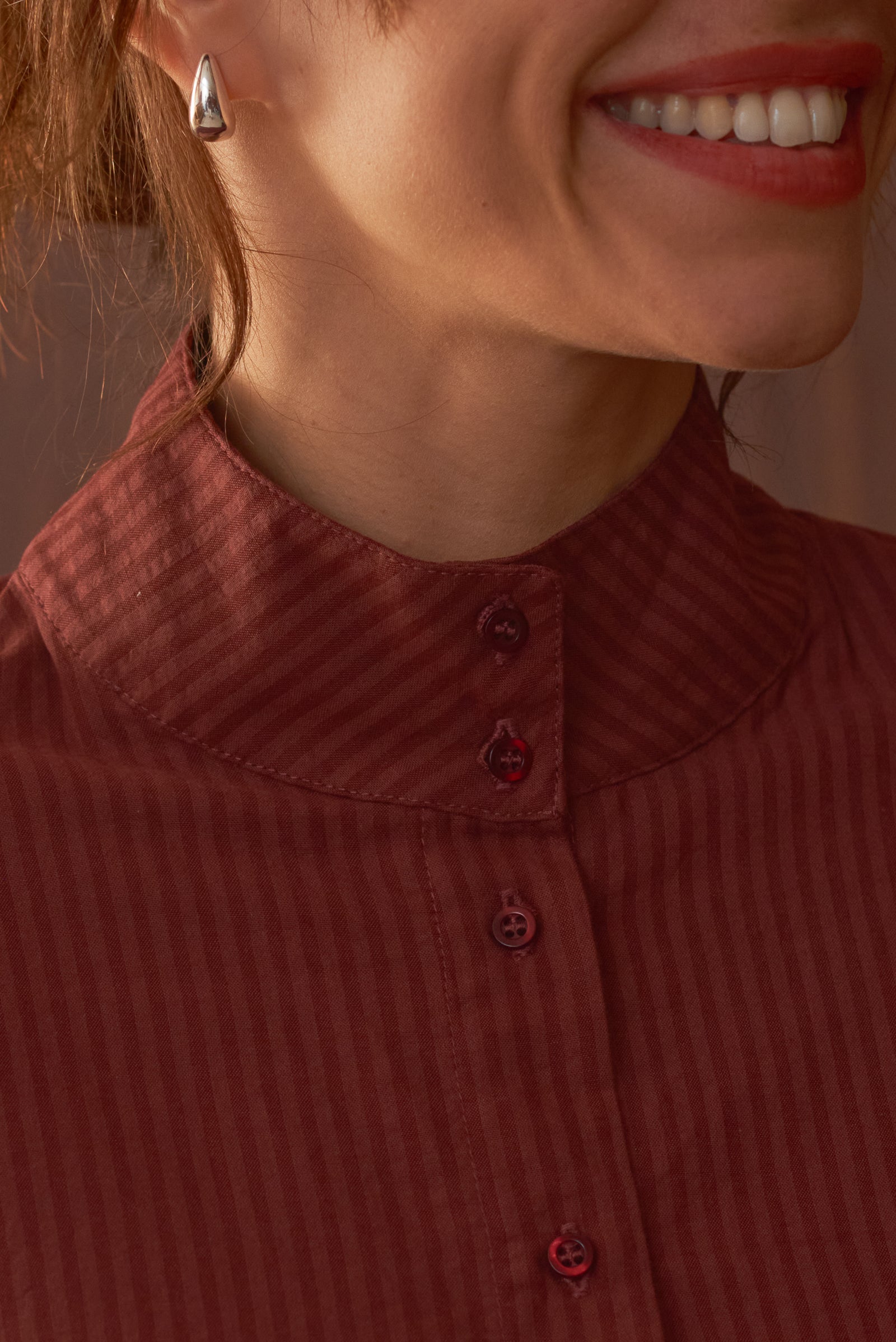 Détail boutons et col chemise femme Alice coton brun Marlot Paris