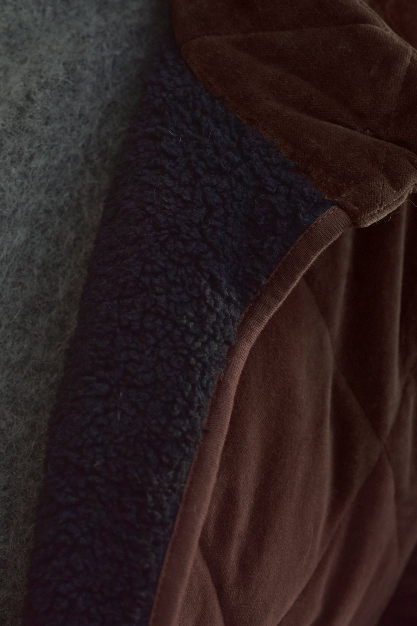 Détail doublure moumoute manteau femme Louisa choco Marlot Paris.