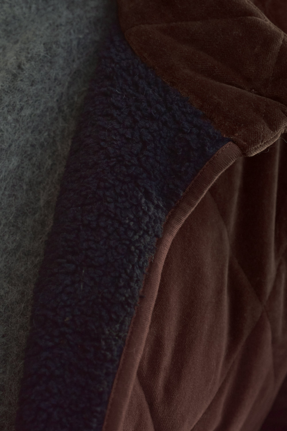 Détail doublure moumoute manteau femme Louisa choco Marlot Paris.