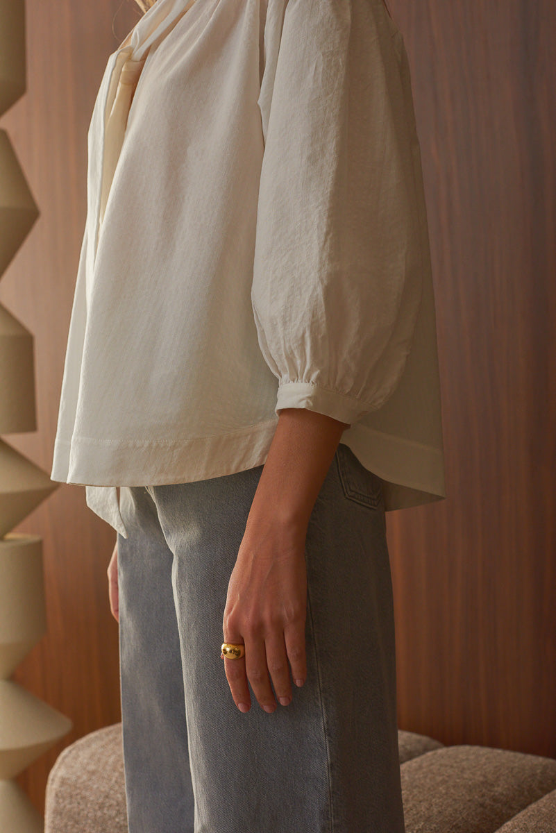 Détail manche trois quart chemise femme blanche Marlot Paris