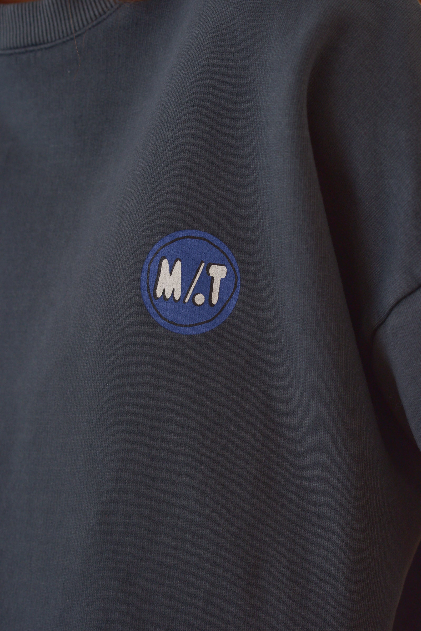 Détail print MT bleu sweat femme Marlot Paris