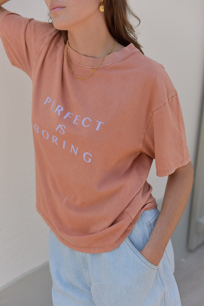 détail message perfect is boring tee-shirt femme marlot paris