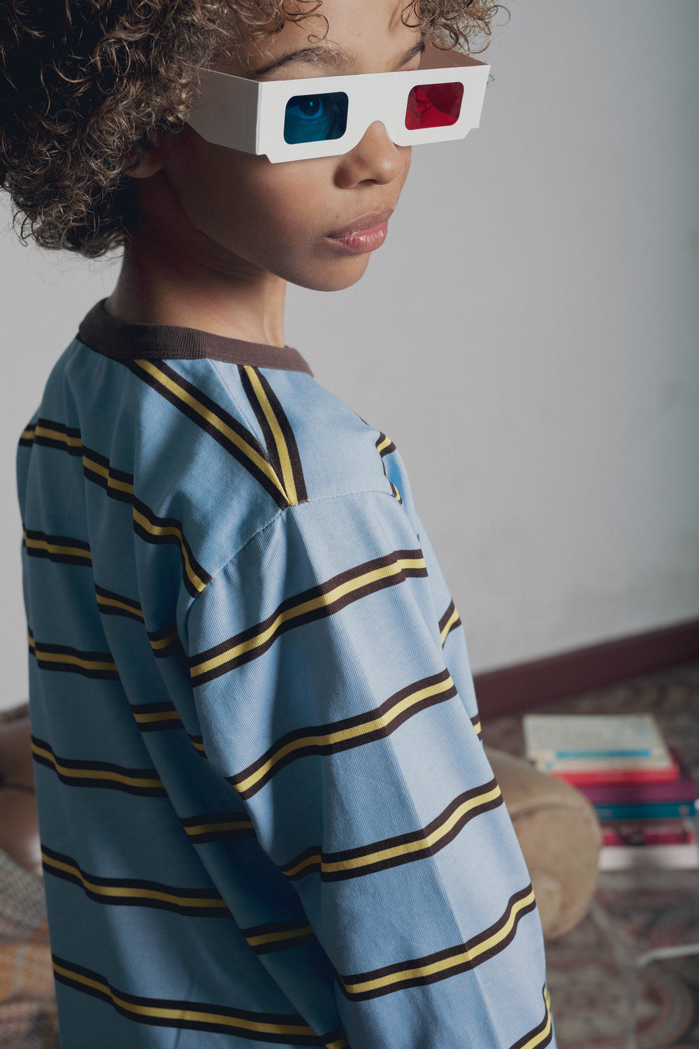 Détail rayures t-shirt garçon bleu et jaune Marlot Paris