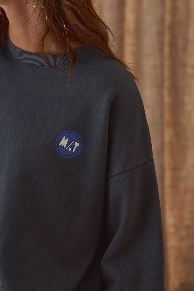 Détail ecusson brodé M/T sweat femme gris carbon Marlot Paris