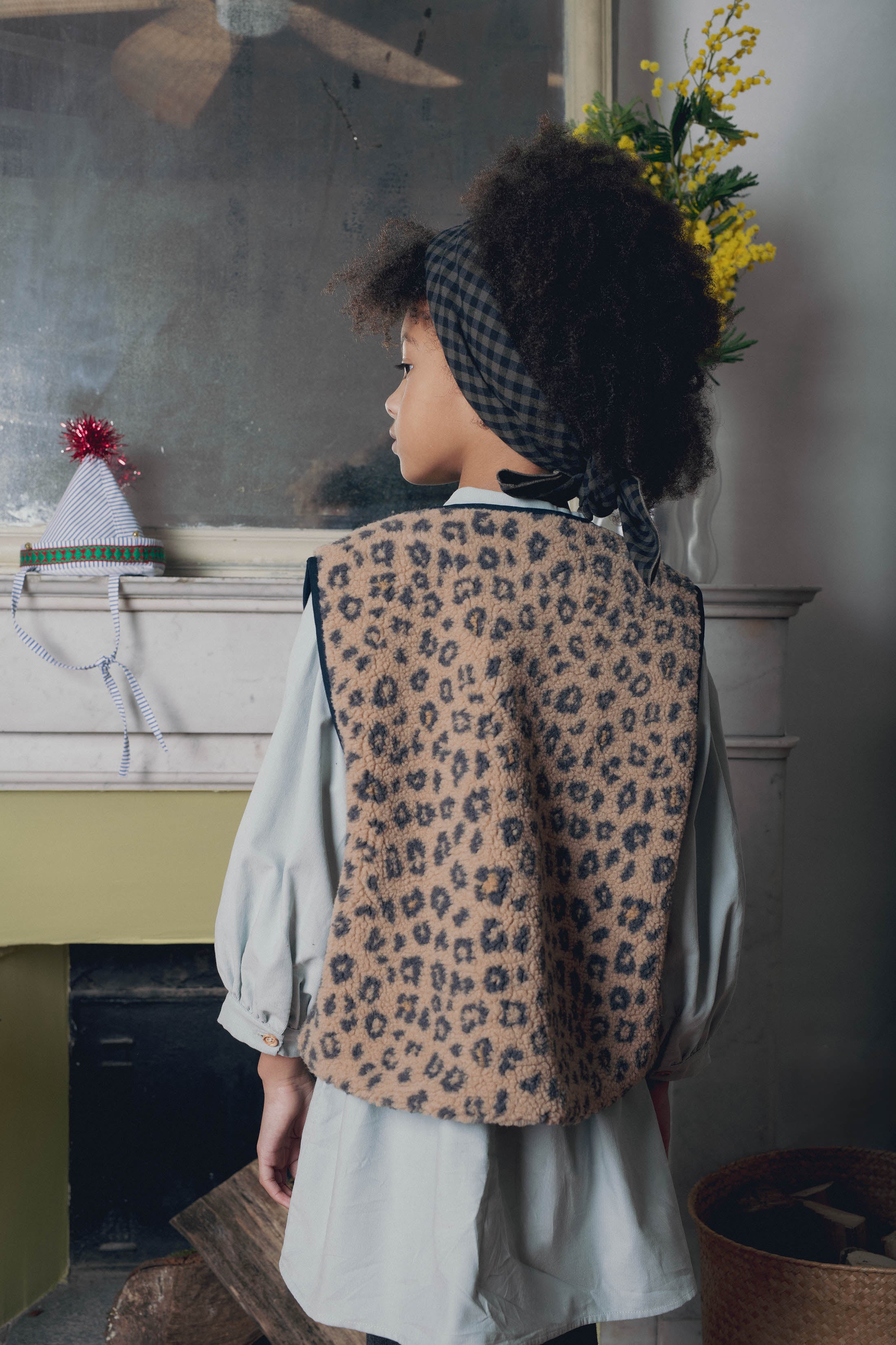 Vue de dos gilet fille sans manches sherpa léopard Marlot Paris