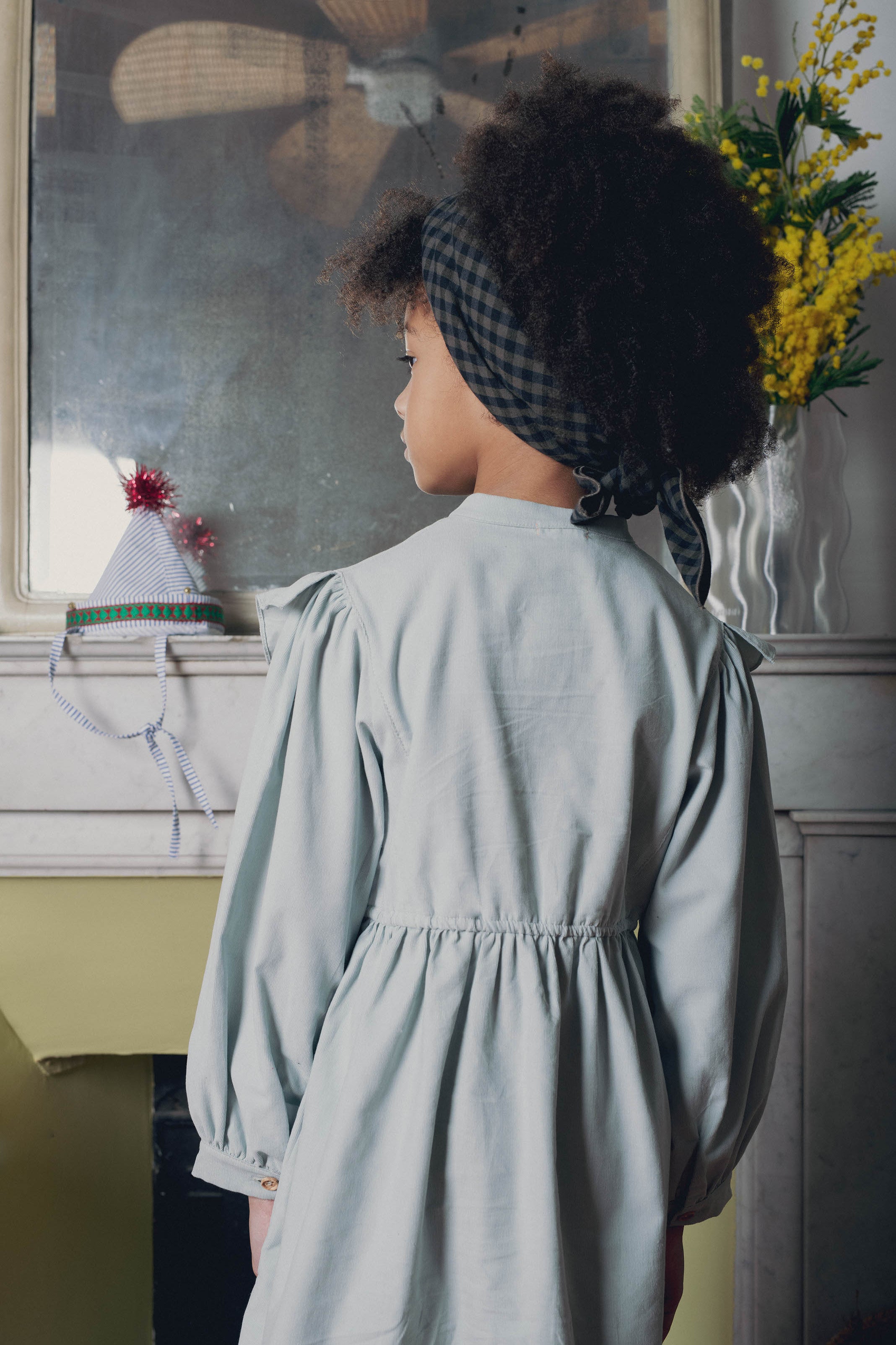 Vue de dos robe fille à volants couleur céladon Marlot Paris