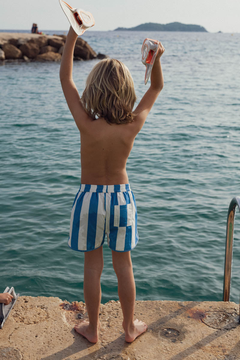 vue de dos maillot de bain garçon ibiza rayé bleu marlot paris