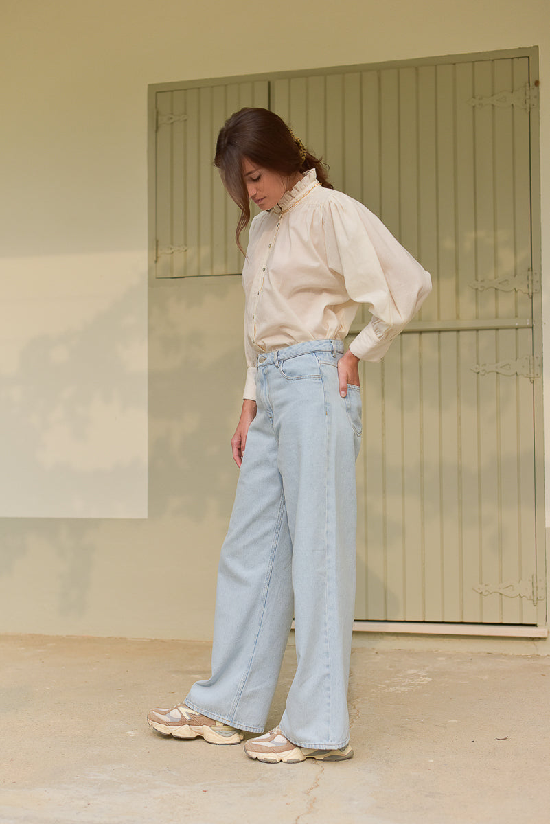 look femme été blouse blanche et jeans clair large marlot paris