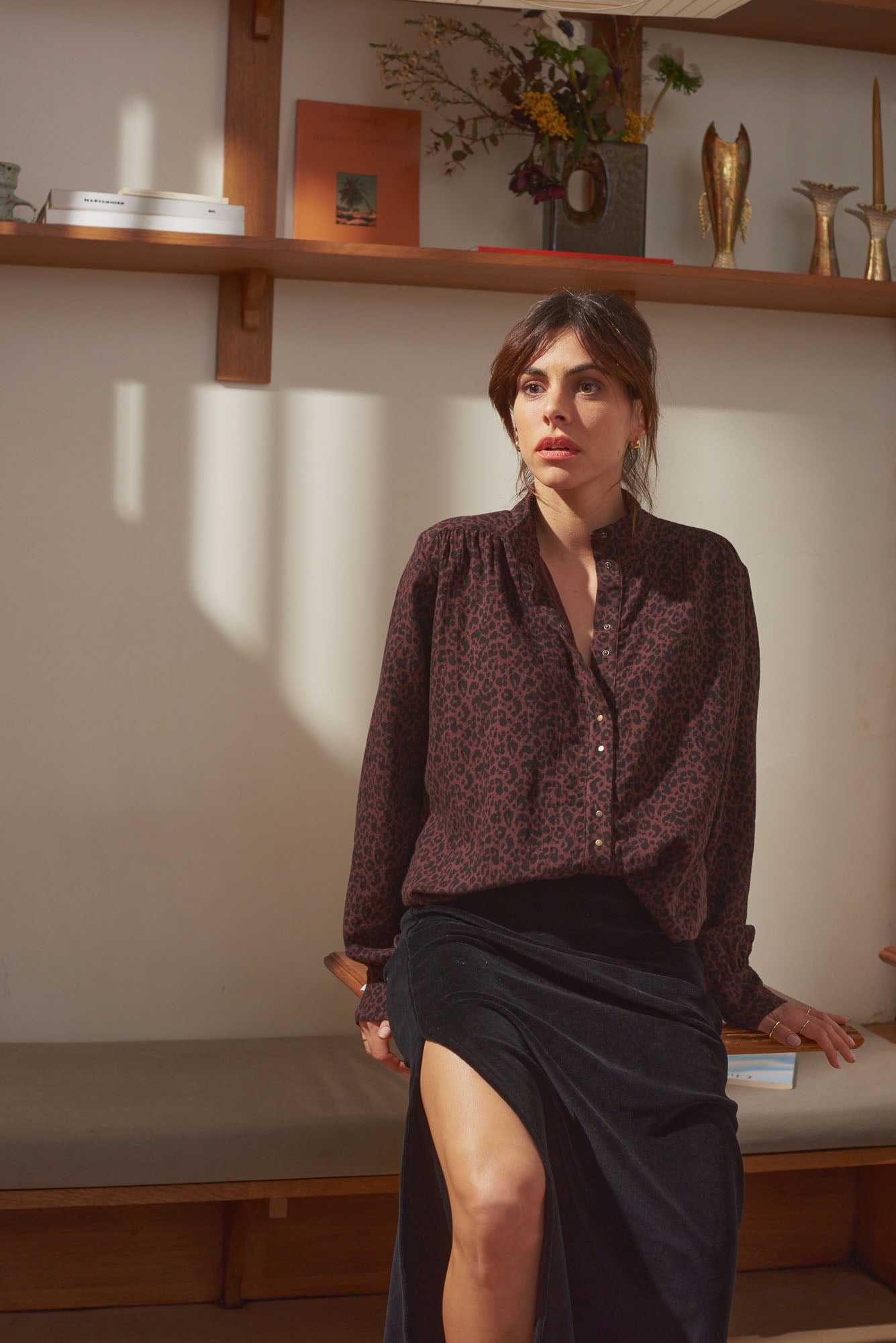 Look femme blouse gaze de coton léopard et jupe noire Marlot Paris