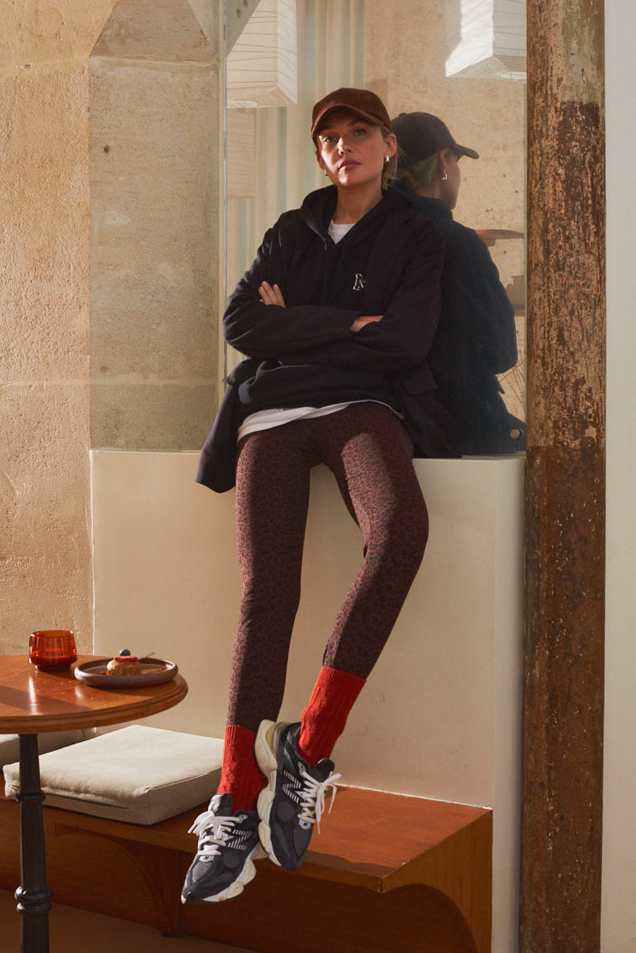 Look femme sweat casquette et legging léopard chocolat Marlot Paris
