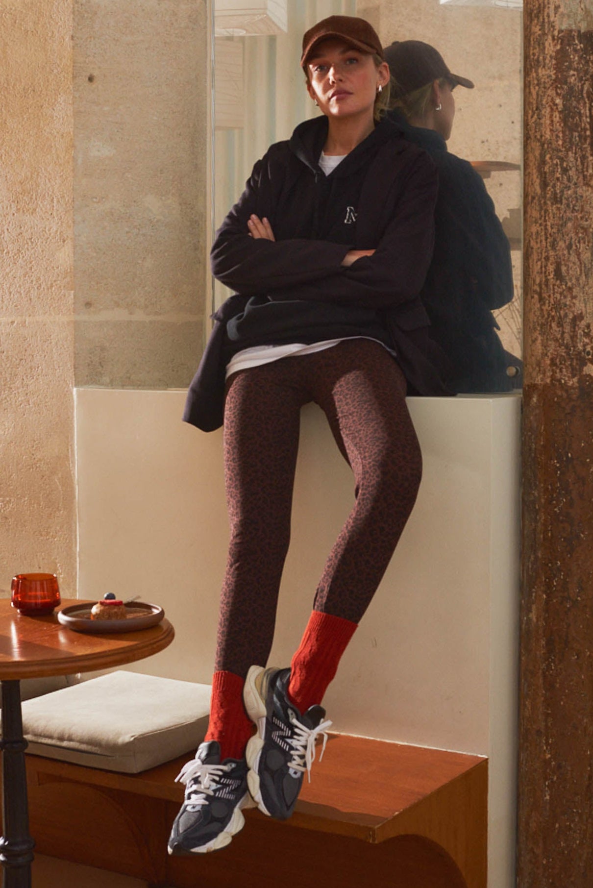 Look femme sweat casquette et legging léopard chocolat Marlot Paris