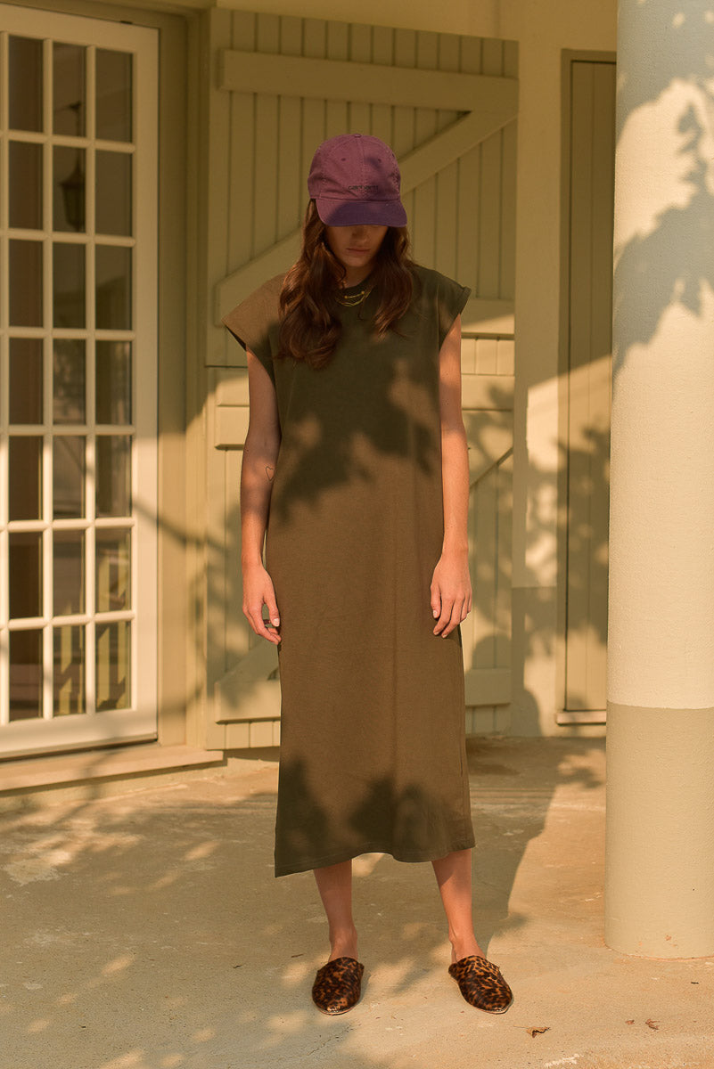 look femme robe tee-shirt olive casquette marlot paris