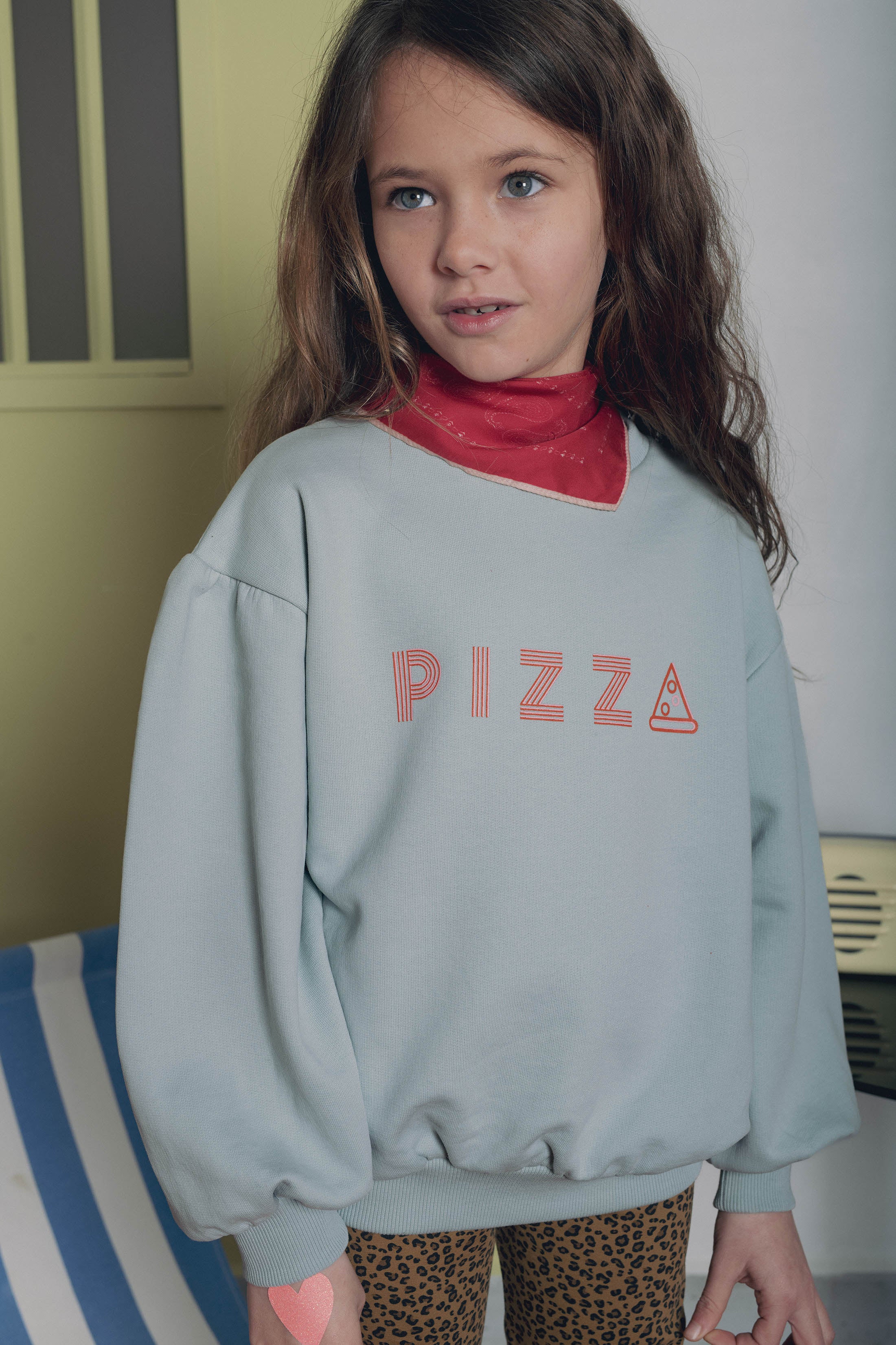 Look fille sweat molleton message pizza vert céladon marlot paris
