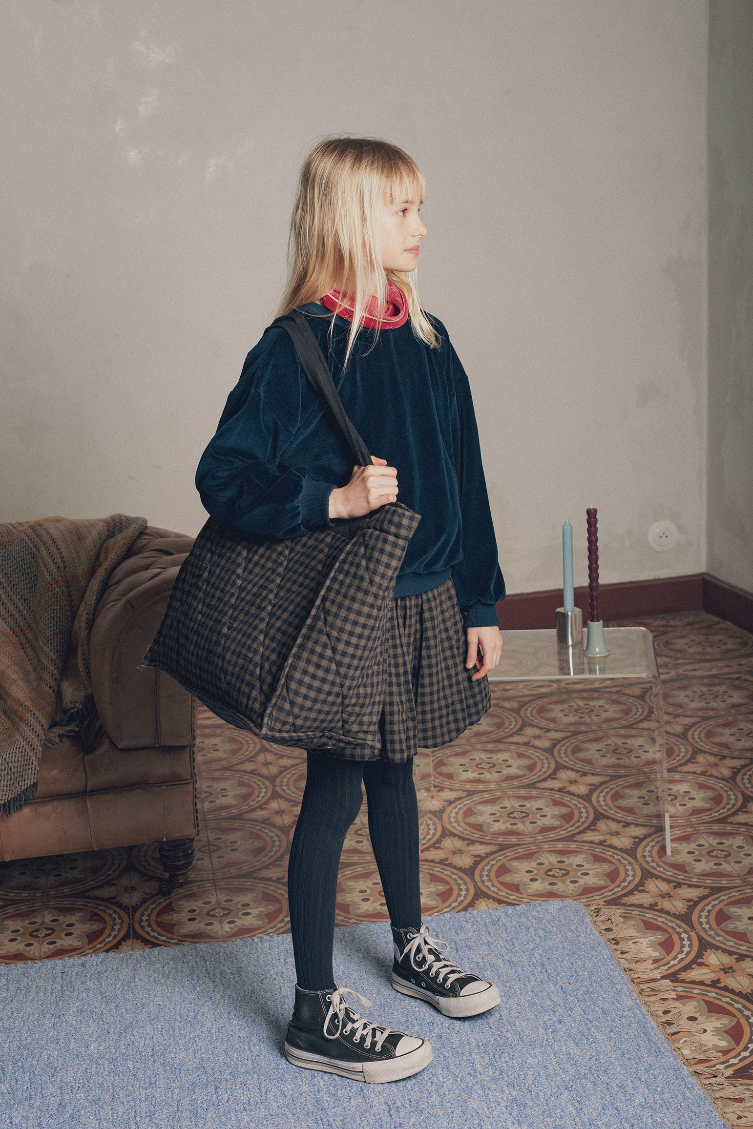 Look fille sweat velours bleu marine maxi cabas carreaux Marlot Paris