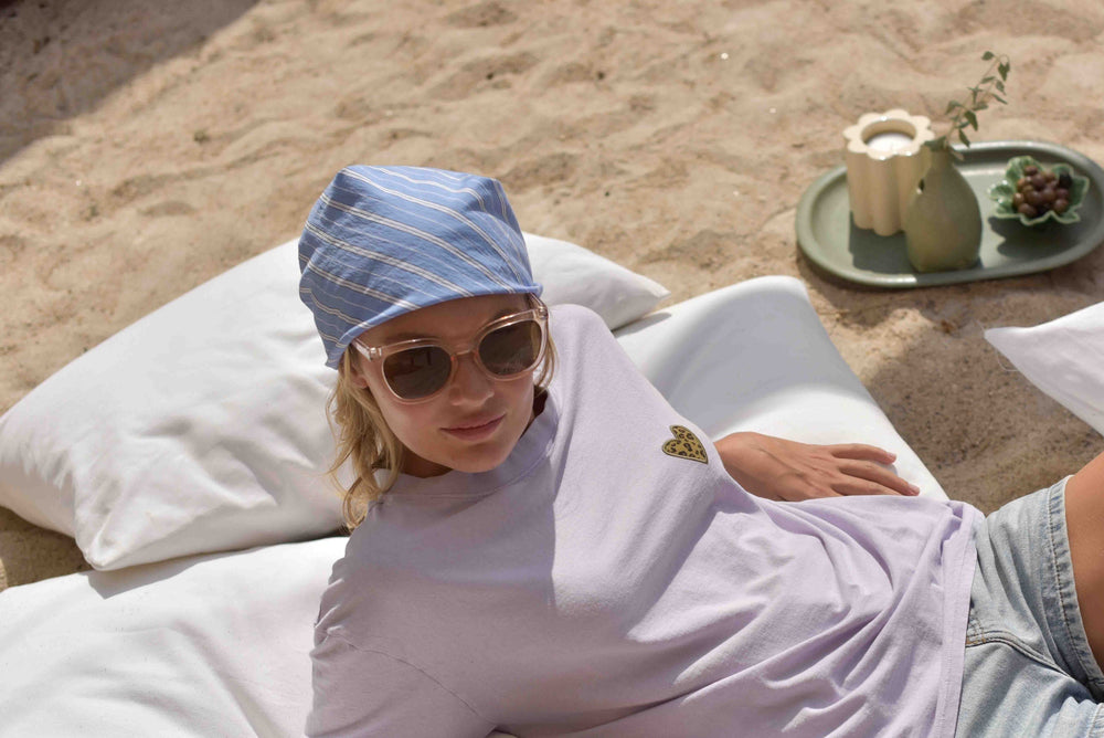 look femme allongée plage tee shirt jil lilas coton bio marlot paris