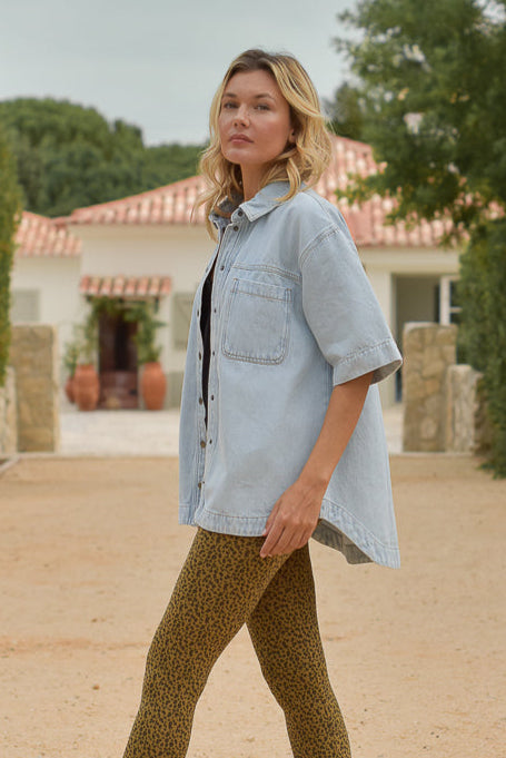 look femme veste jeans et legging léopard marlot paris