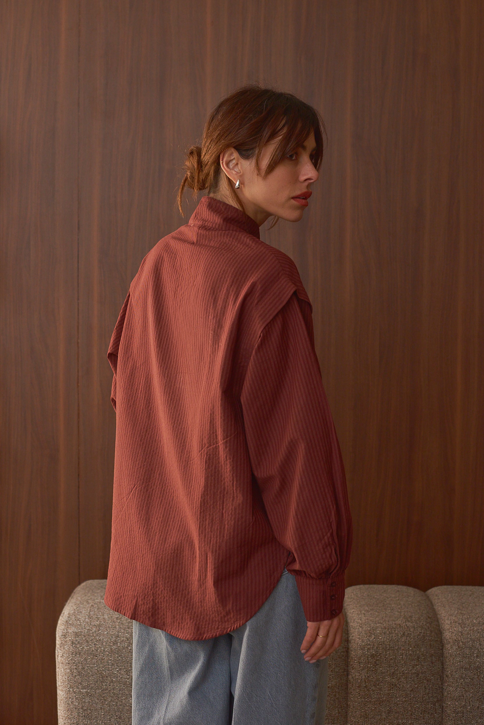 Vue de trois quart dos chemise femme Alice brun Marlot Paris